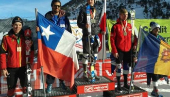 Roberto Pirozzi y Luis Felipe Sandoval hicieron flamear la Bandera Chilena en Borrufa